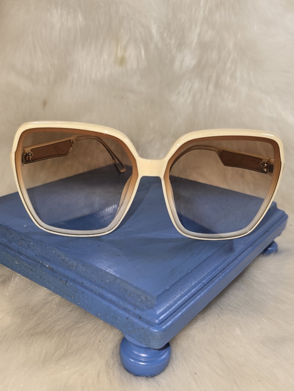 Linfemand Cream Oversized Square Women’s Sunglasses